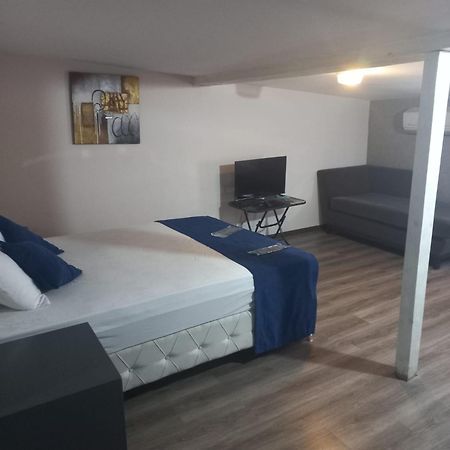 Dev Hotel Istanboel Buitenkant foto